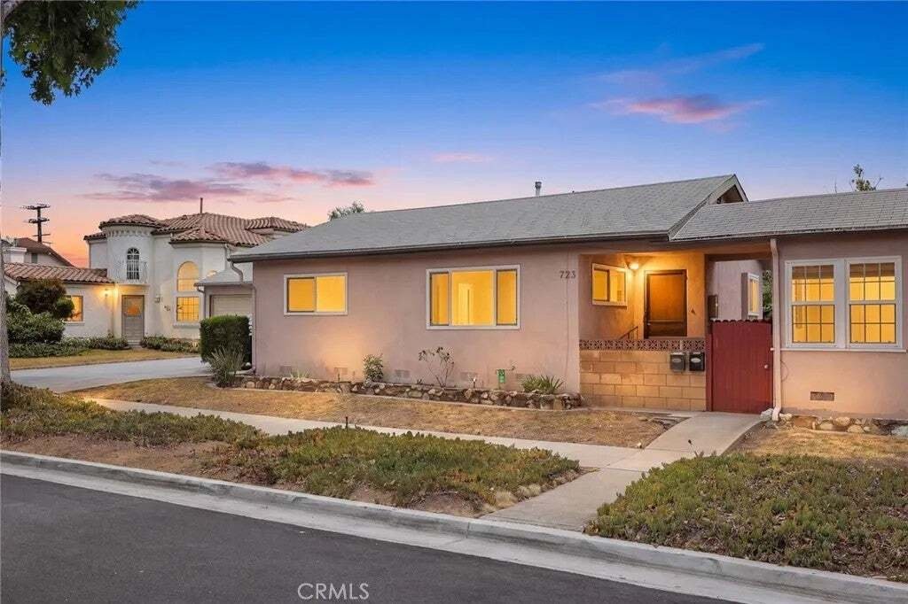 Alhambra, California, United States 4 - 18646520