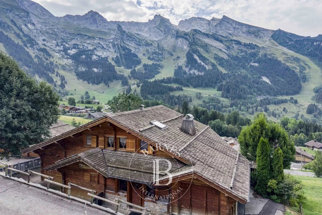 Chalet in La Clusaz, Auvergne-Rhône-Alpes, France 1 - 18643808