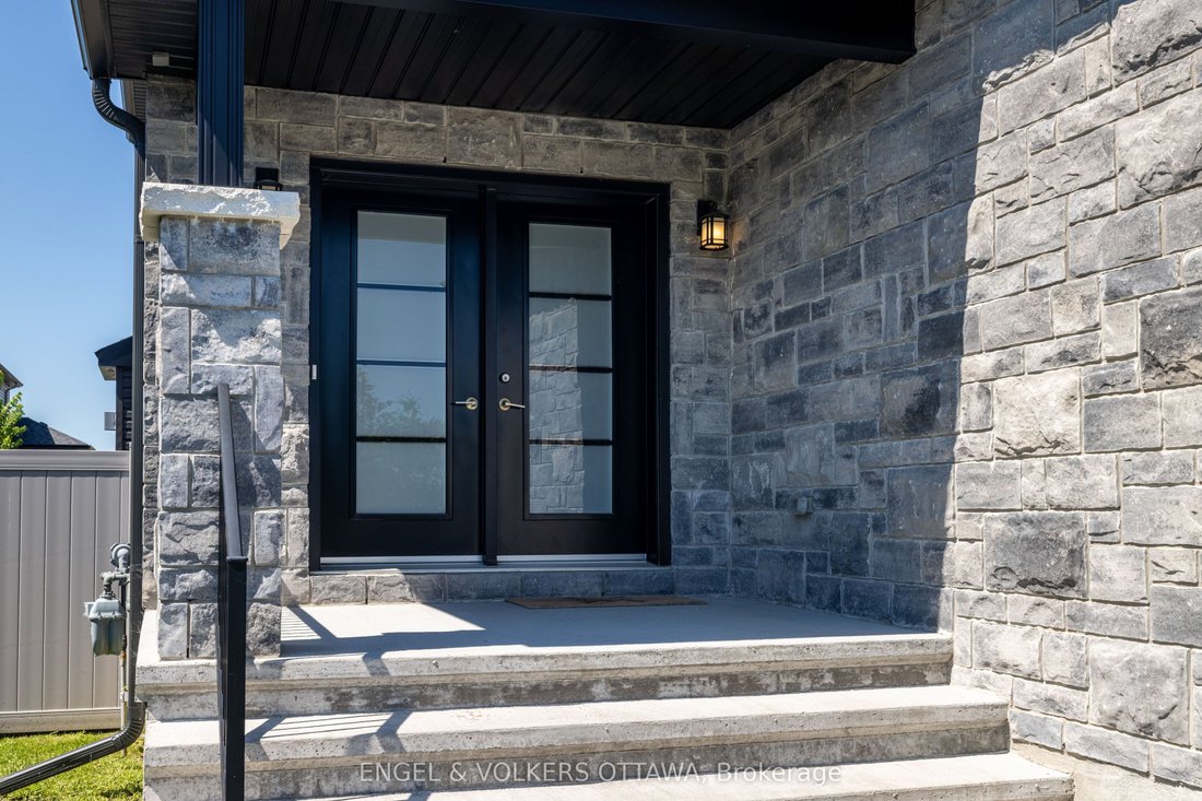 House in Russell, Ontario, Canada 4 - 18644088