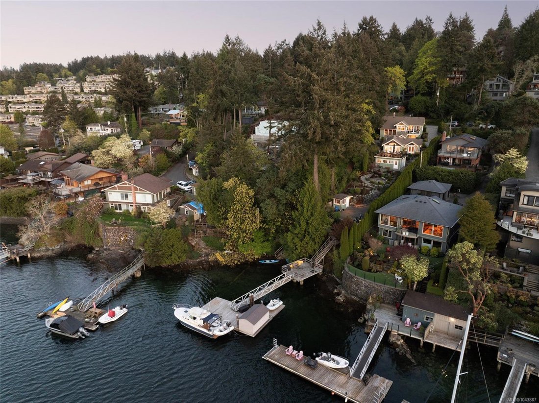 House in Brentwood Bay, British Columbia, Canada 2 - 18643593