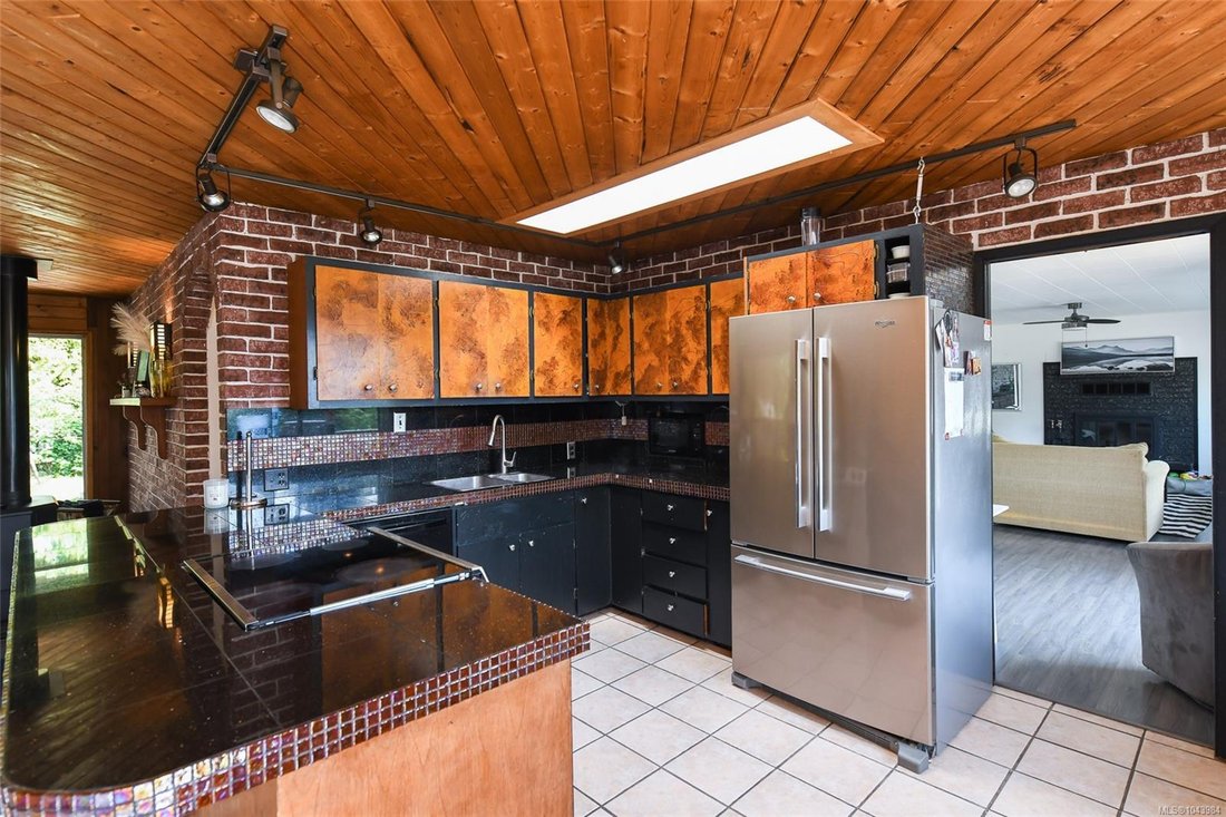 House in Comox, British Columbia, Canada 5 - 18643648