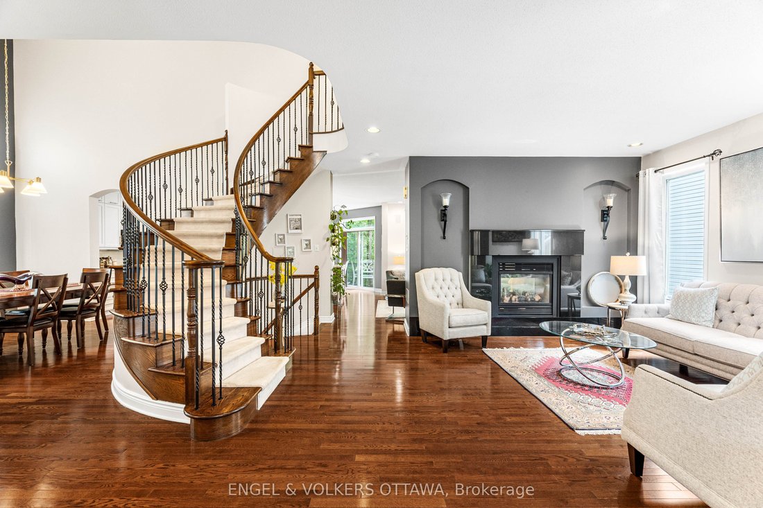 House in Ottawa, Ontario, Canada 4 - 18643613