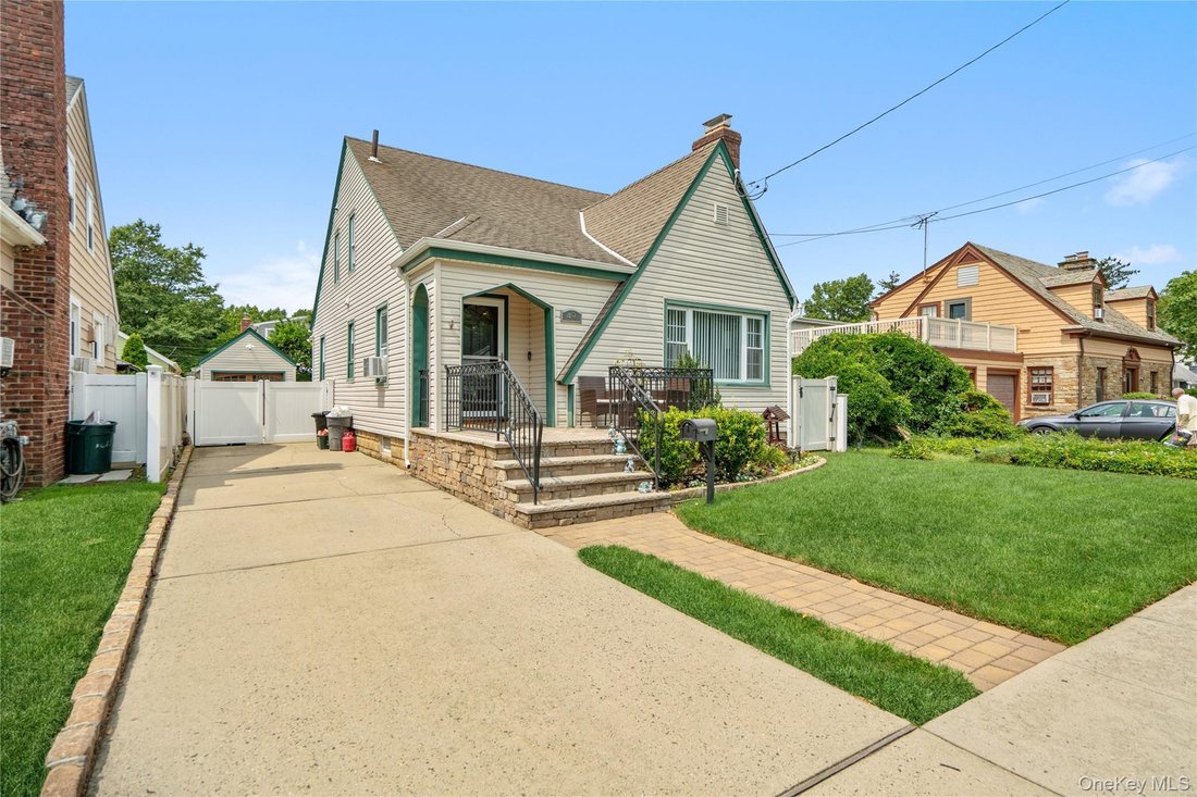 House in Malverne, New York, United States 1 - 18646884