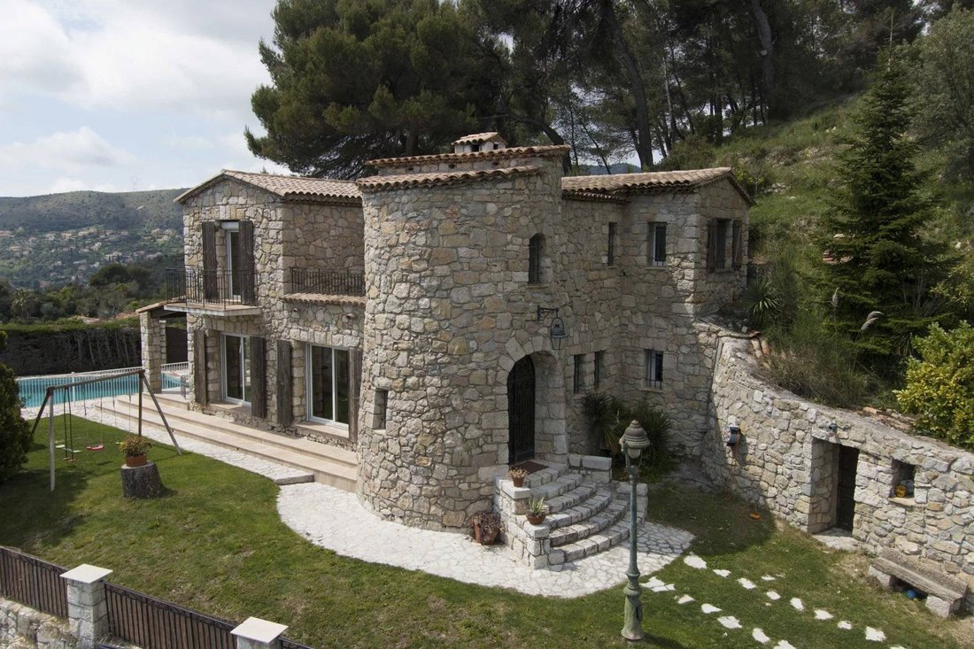 Villa in Tourrette-Levens, Provence-Alpes-Côte d'Azur, France 2 - 15663876