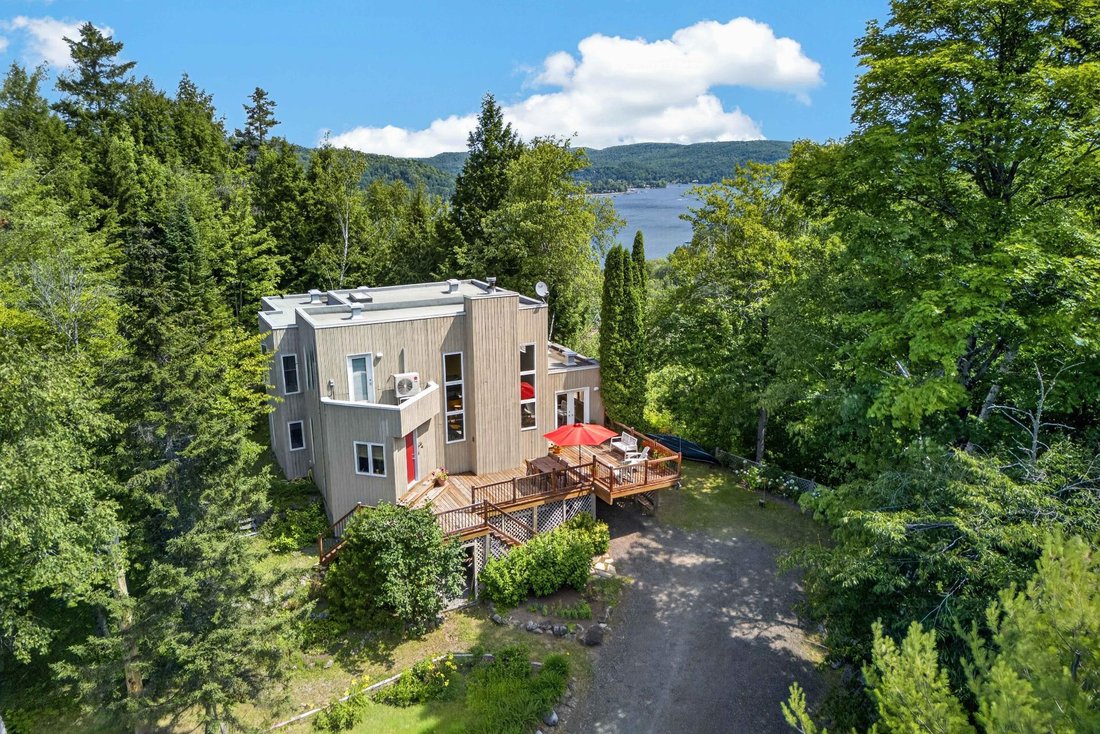House in Saint-Hippolyte, Quebec, Canada 1 - 18643300