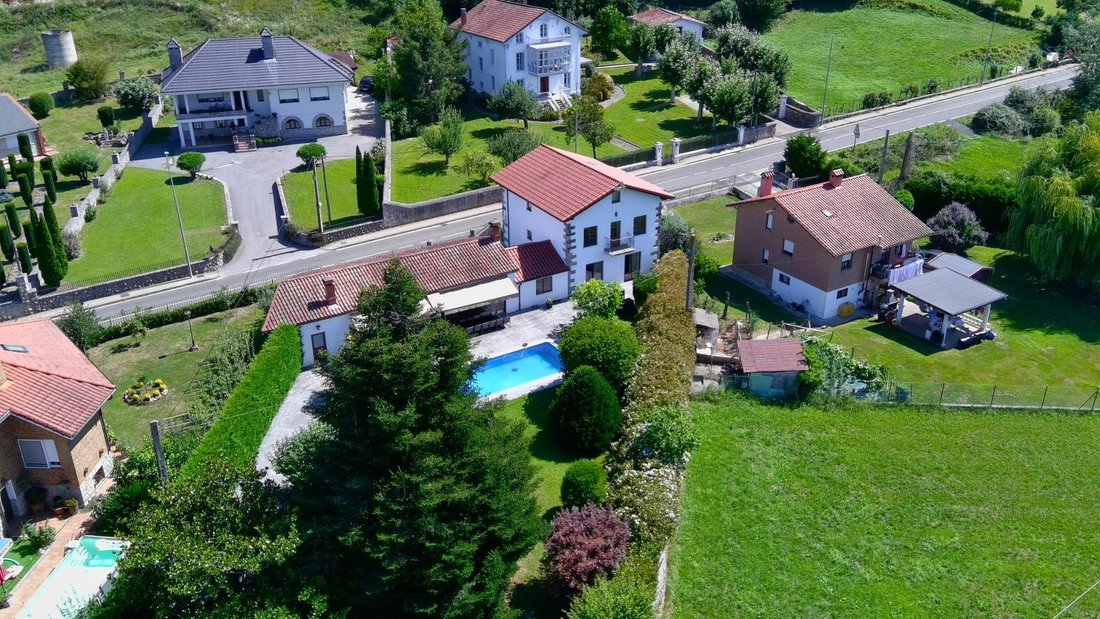 La Cavada, Riotuerto, Cantabria 2 - 18647344