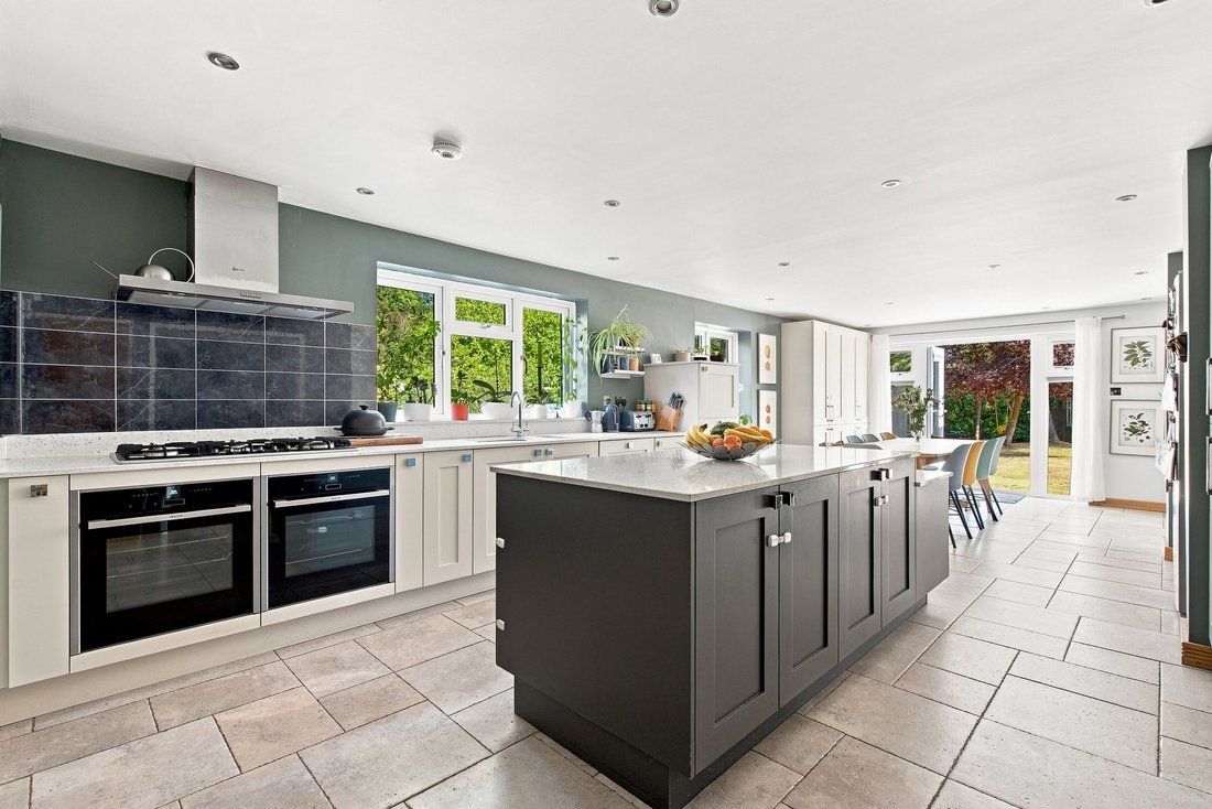 House in Ascot, England 2 - 18591019