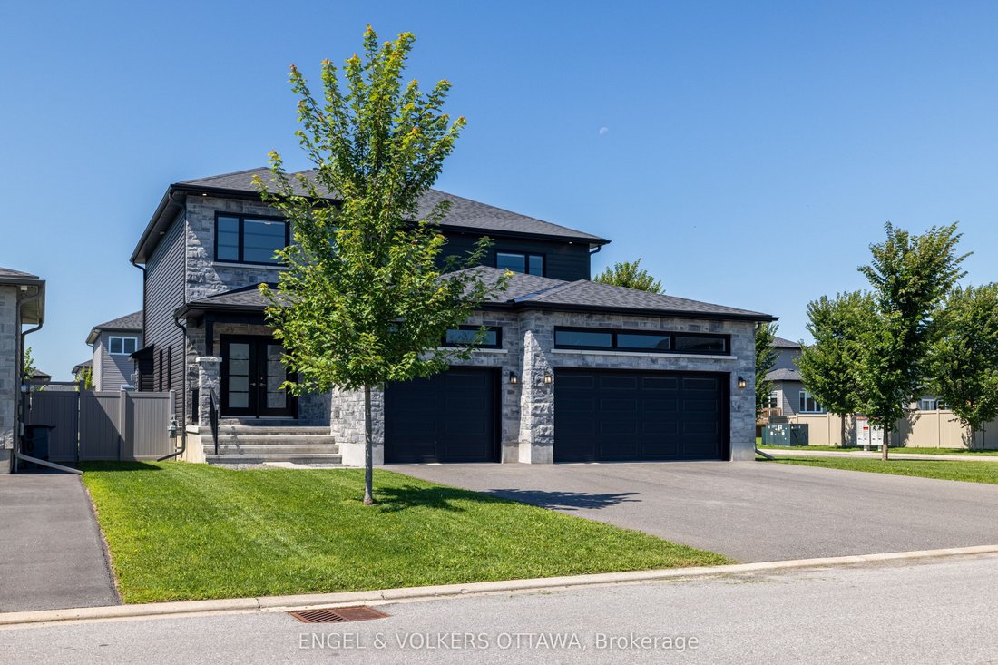 House in Russell, Ontario, Canada 2 - 18644088