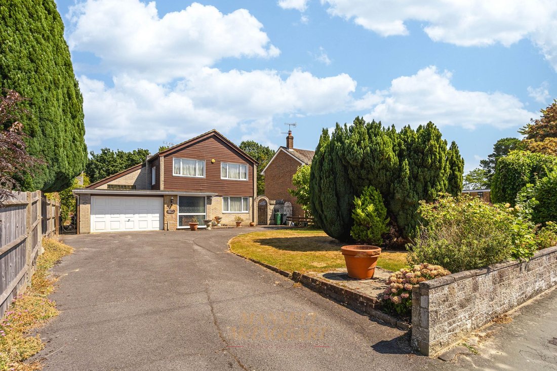 House in Horley, England 2 - 18644056