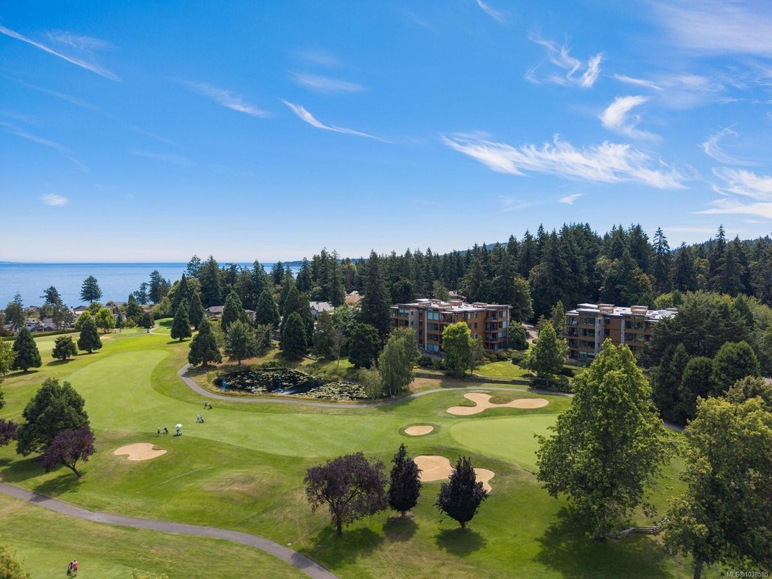 Condo in Saanich, British Columbia, Canada 1 - 18643594