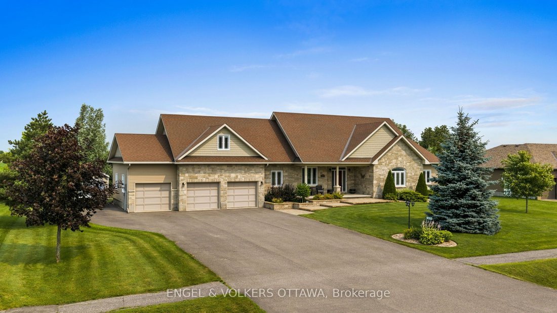 House in Ottawa, Ontario, Canada 1 - 18643795