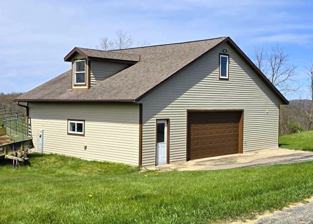 House in Eastman, Wisconsin, United States 4 - 17021159
