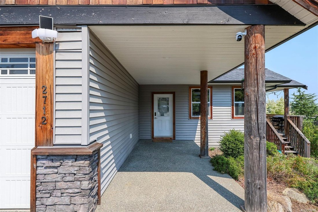 House in Cumberland, British Columbia, Canada 2 - 18643703