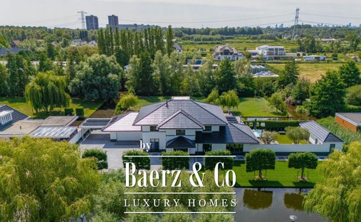 Villa in Nieuwerkerk aan den IJssel, South Holland, Netherlands 1