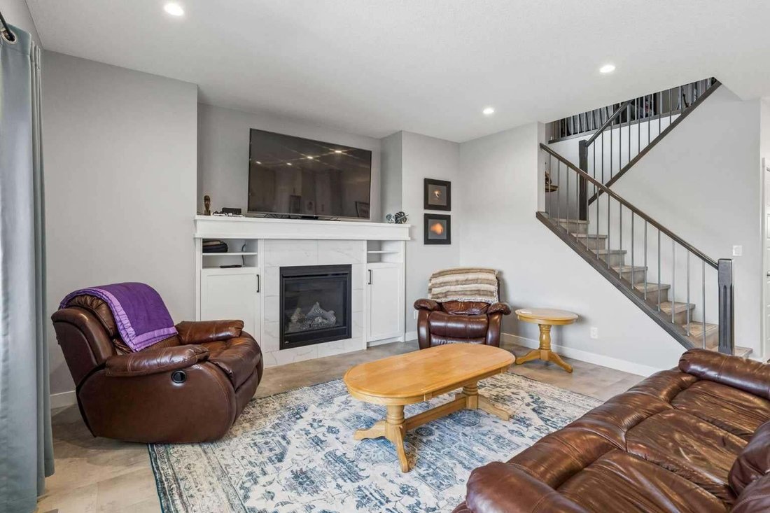 House in Carstairs, Alberta, Canada 5 - 18643367