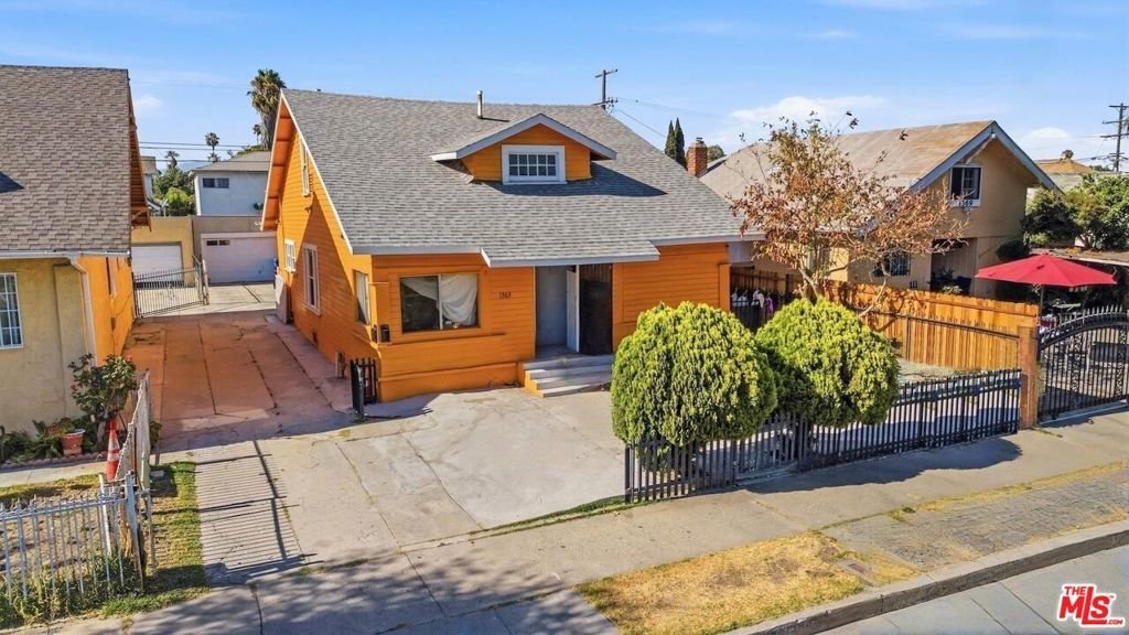 Los Angeles, California, United States 3 - 18643138