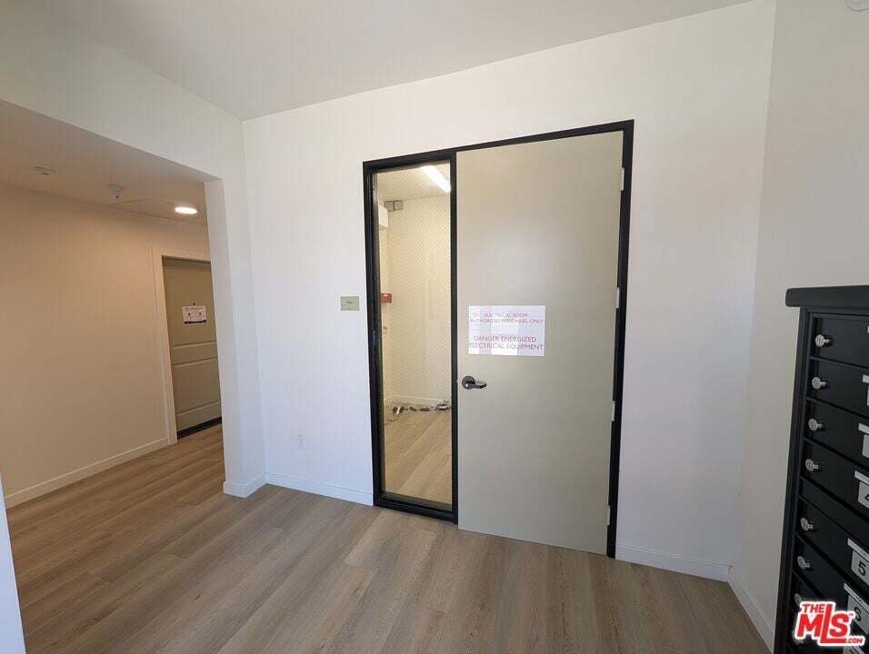 Los Angeles, California, United States 3 - 18645930