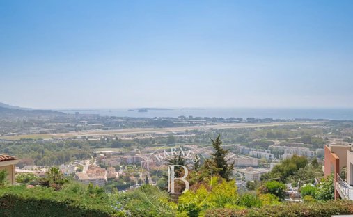 Villa in Le Roc Fleuri-Capitou (Jeanne d'Arc), Mandelieu-la-Napoule, France 1