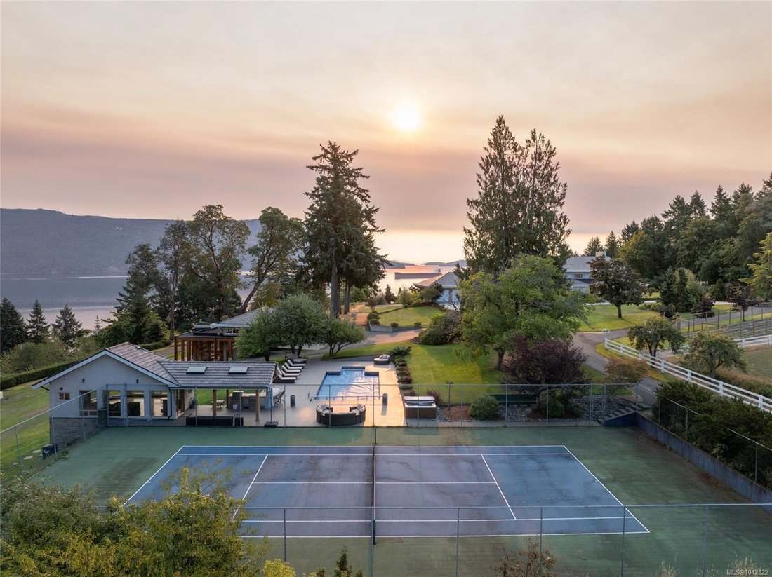 House in Cowichan Bay, British Columbia, Canada 3 - 18643470