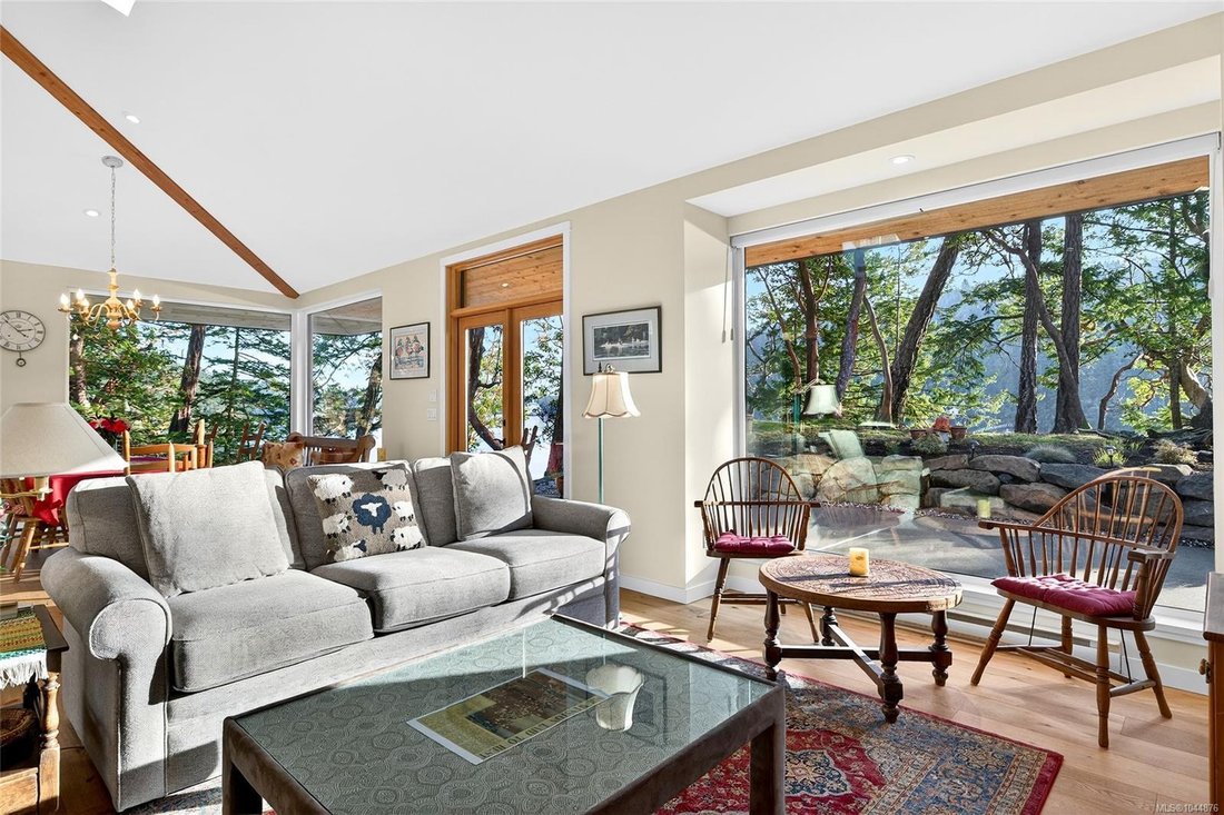 House in Saltspring Island, British Columbia, Canada 5 - 18643650