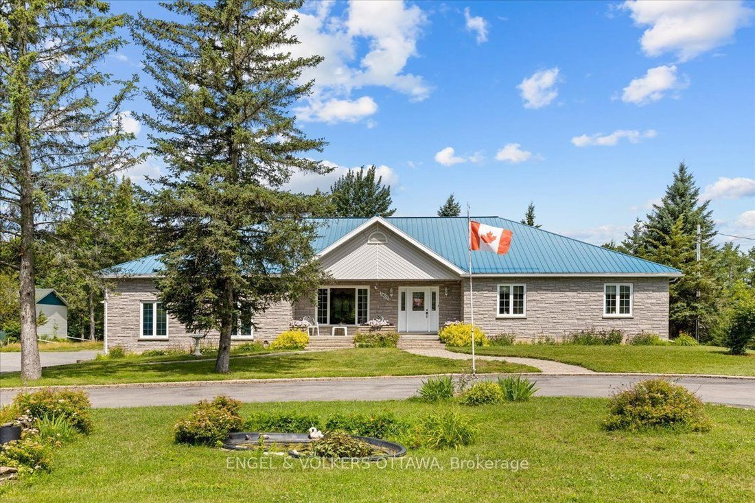House in Rideau Lakes, Ontario, Canada 1 - 18642721