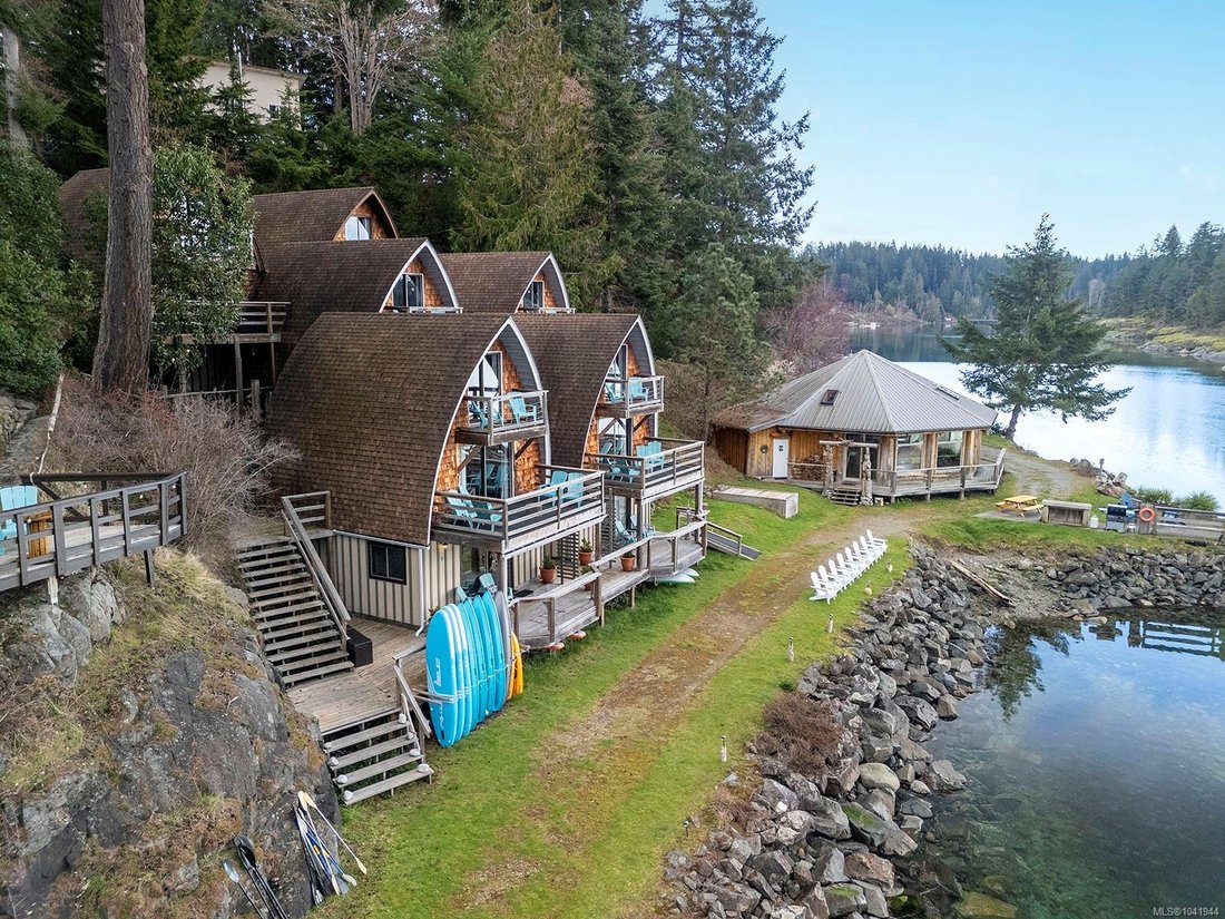 Heriot Bay, British Columbia, Canada 2 - 18643570
