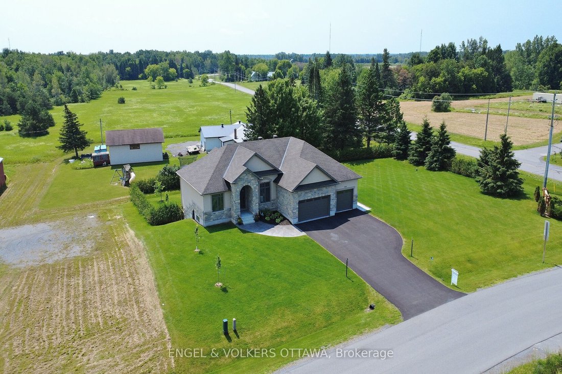House in Ottawa, Ontario, Canada 2 - 18643600