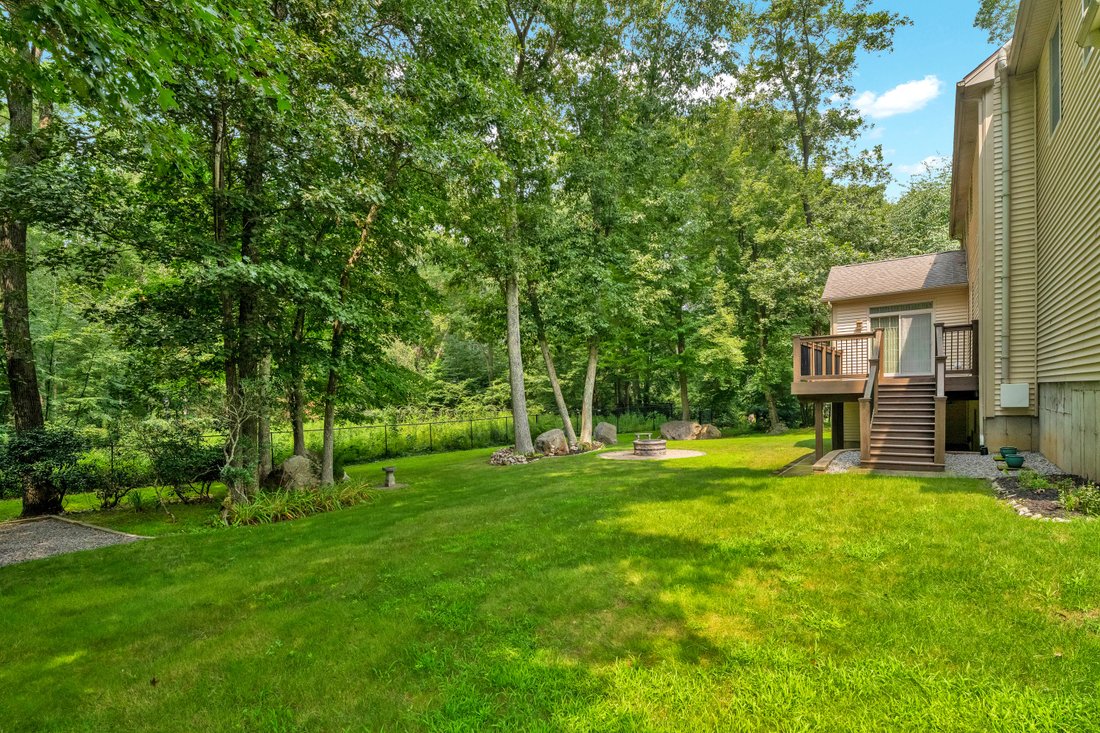 House in Waterford, Connecticut, United States 4 - 18644493