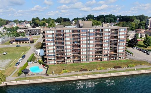 Condominio a Brockville, Ontario, Canada 1