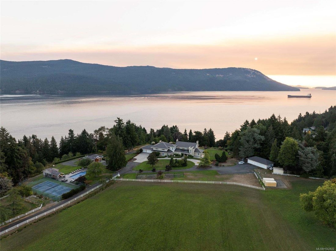House in Cowichan Bay, British Columbia, Canada 1 - 18643470