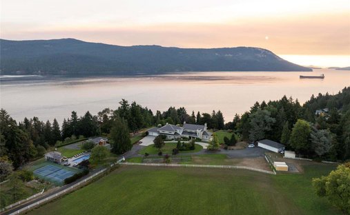 House in Cowichan Bay, British Columbia, Canada 1