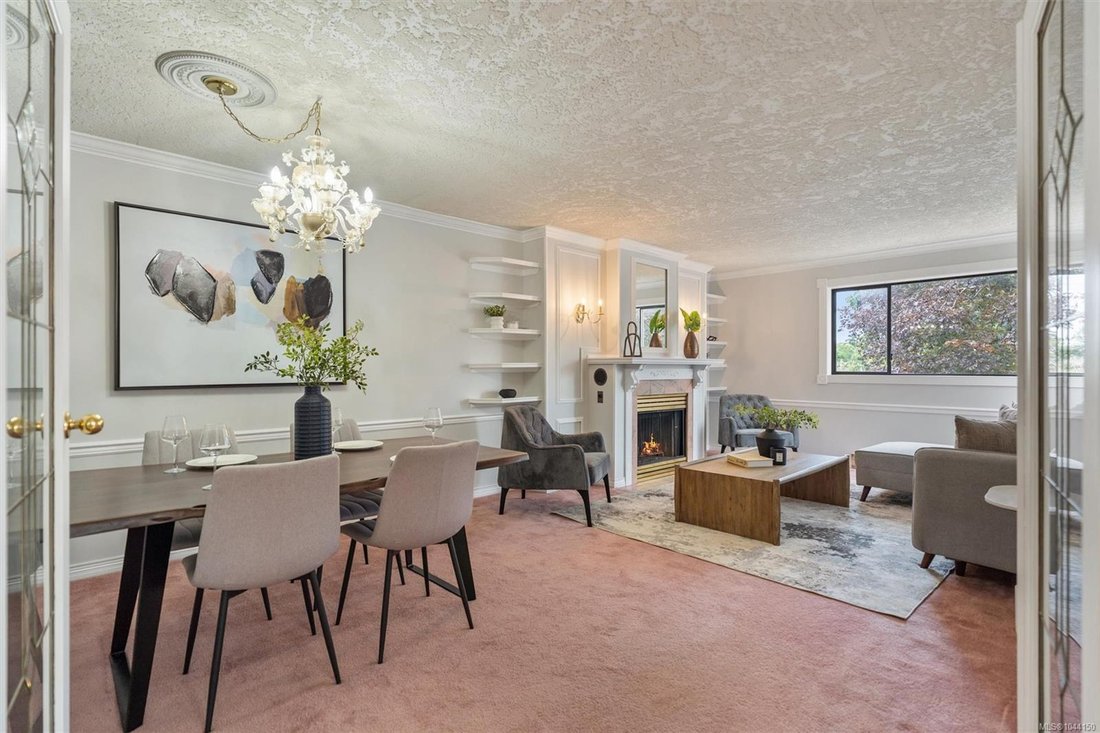 Townhouse in Victoria, British Columbia, Canada 3 - 18643721