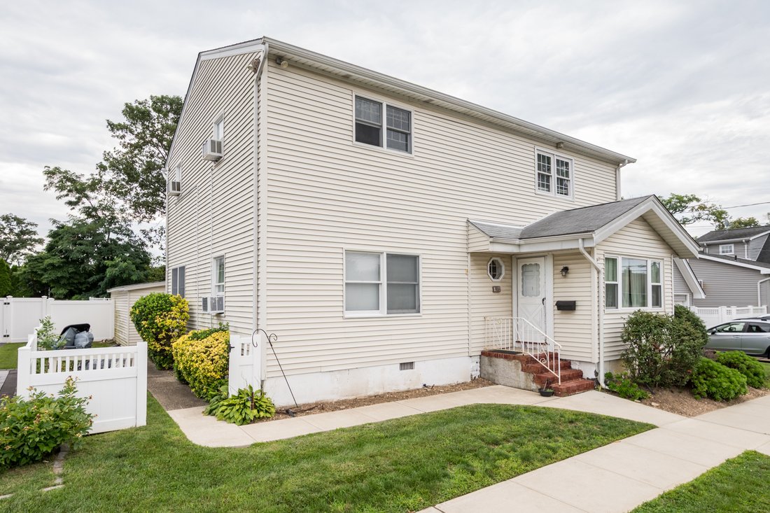 House in Bellmore, New York, United States 3 - 18641500