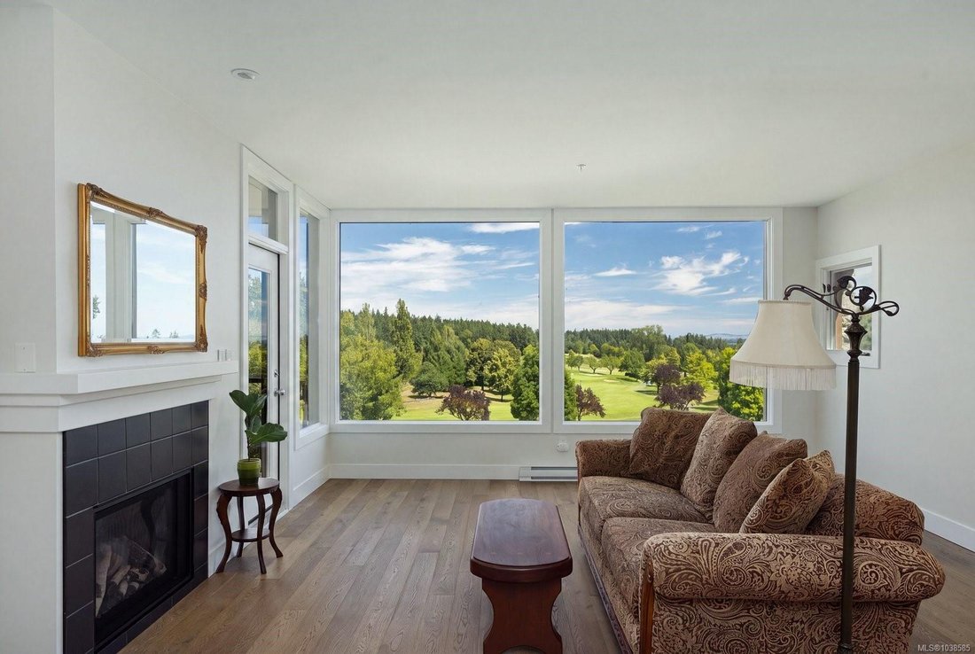 Condo in Saanich, British Columbia, Canada 3 - 18643594