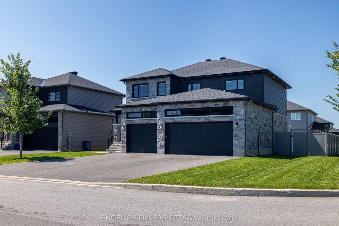 House in Russell, Ontario, Canada 3 - 18644088