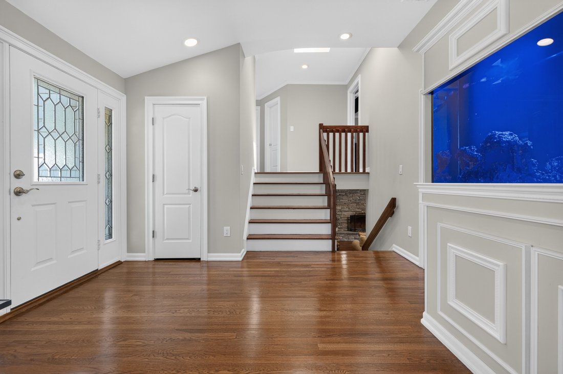 House in Syosset, New York, United States 2 - 18627576