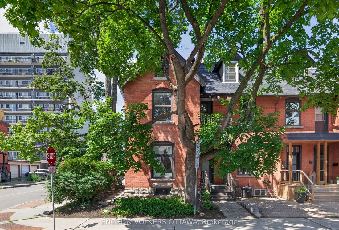 Townhouse in Ottawa, Ontario, Canada 1 - 18642965