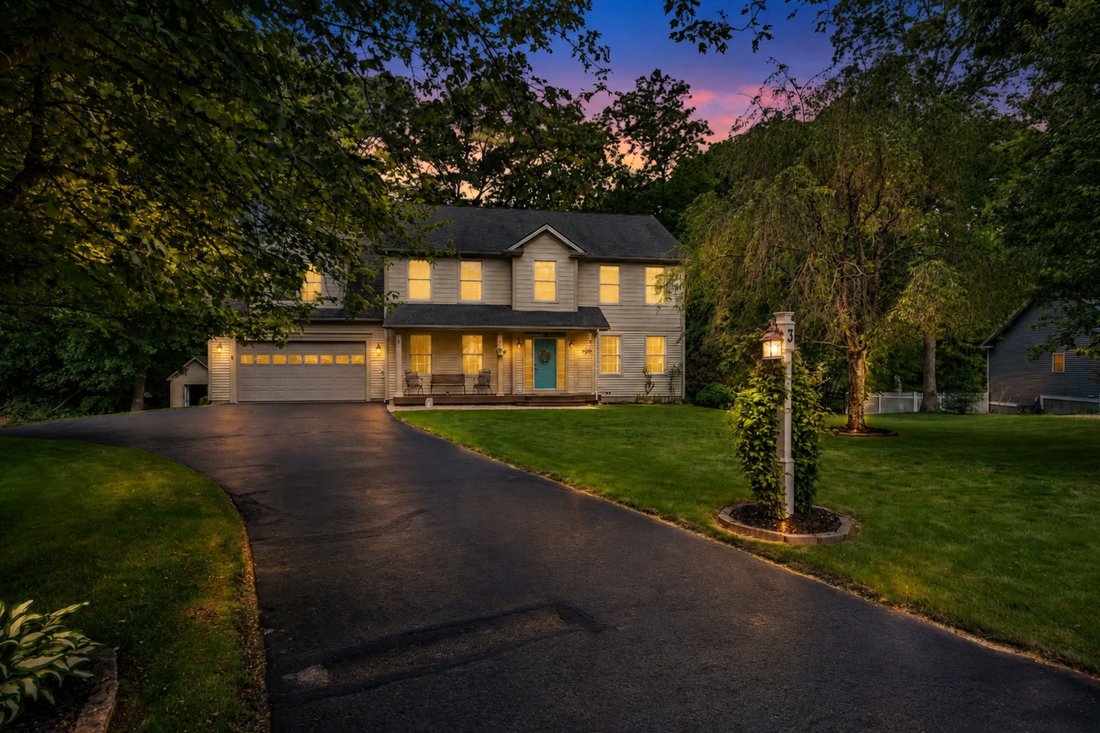 House in Waterford, Connecticut, United States 1 - 18644493
