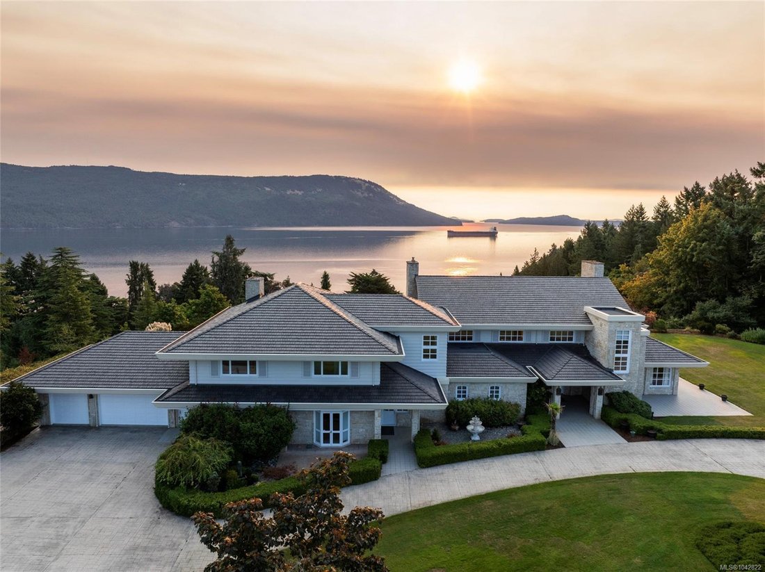 House in Cowichan Bay, British Columbia, Canada 2 - 18643470