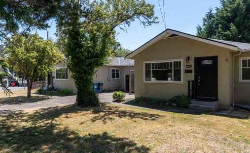 House in Oak Bay, British Columbia, Canada 1