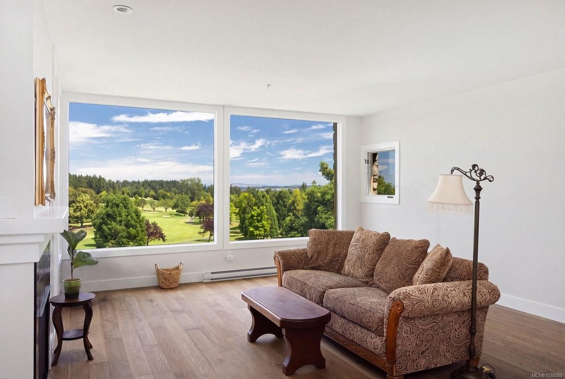 Condo in Saanich, British Columbia, Canada 4 - 18643594