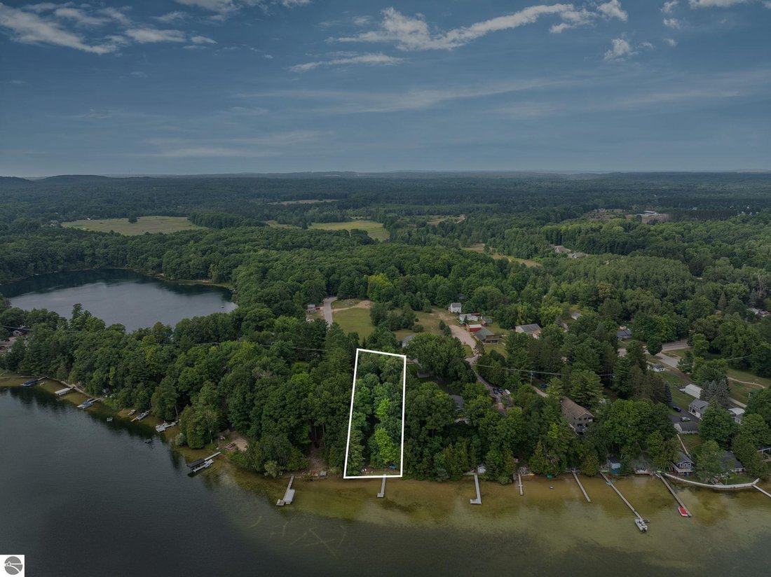 House in Lake Ann, Michigan, United States 1 - 18645440