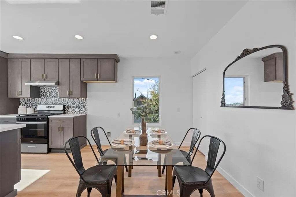 Condo in Los Angeles, California, United States 3 - 18229726