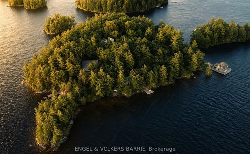 House in Muskoka Lakes, Ontario, Canada 1