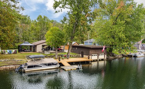 House in Gravenhurst, Ontario, Canada 1