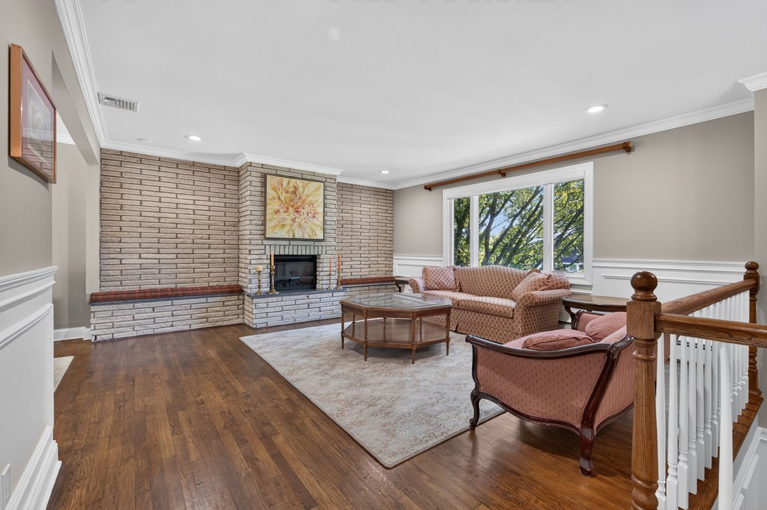 House in Commack, New York, United States 4 - 18644994