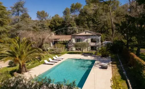 House in Nord, Roquefort-les-Pins, France 1