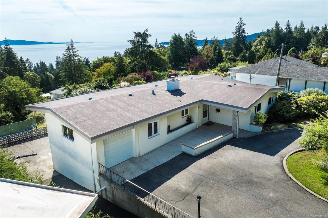House in Saanich, British Columbia, Canada 2 - 18643629