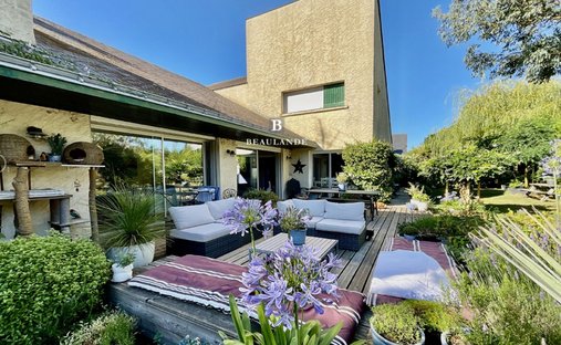 House in Baule, Centre-Val de Loire, France 1