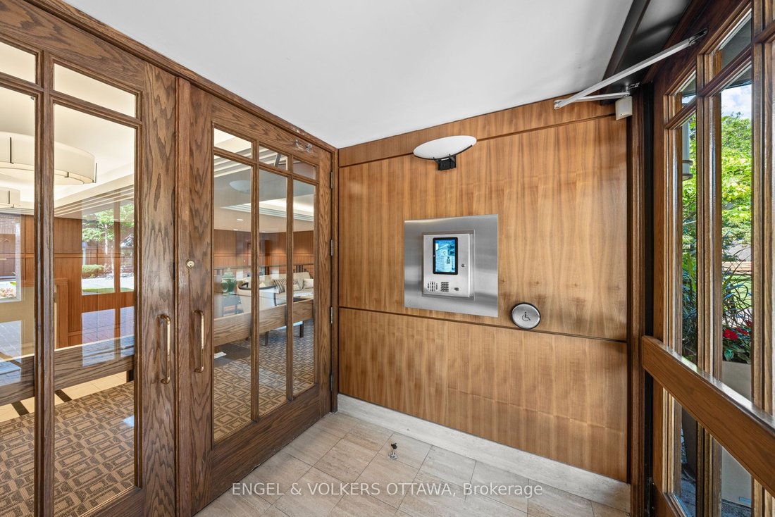 Condo in Ottawa, Ontario, Canada 2 - 18644172